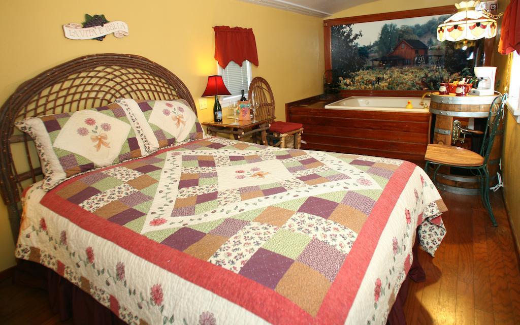 Featherbed Railroad Upper Lake Room photo