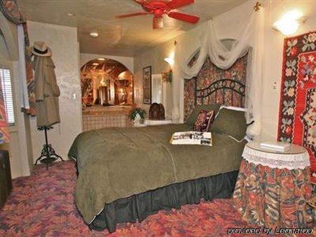 Featherbed Railroad Upper Lake Room photo