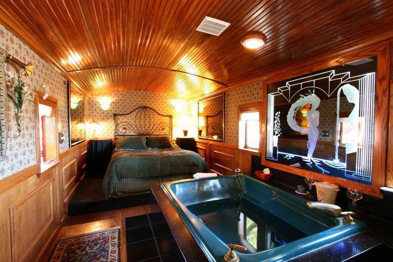 Featherbed Railroad Upper Lake Room photo