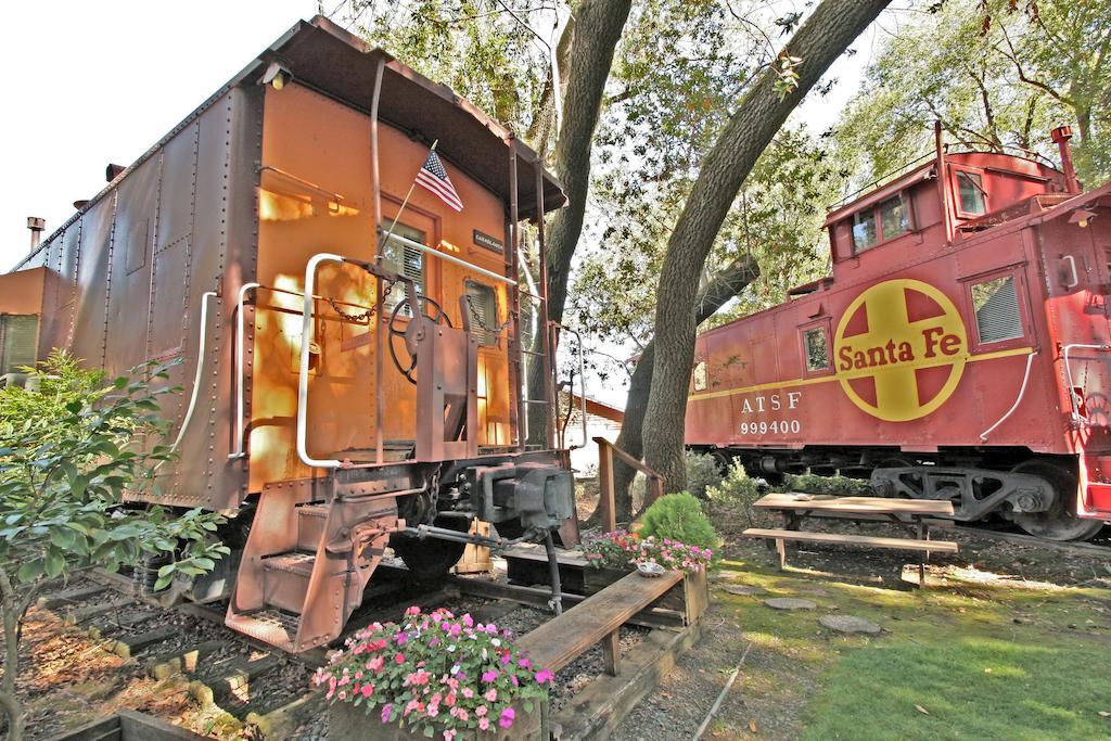 Featherbed Railroad Upper Lake Exterior photo