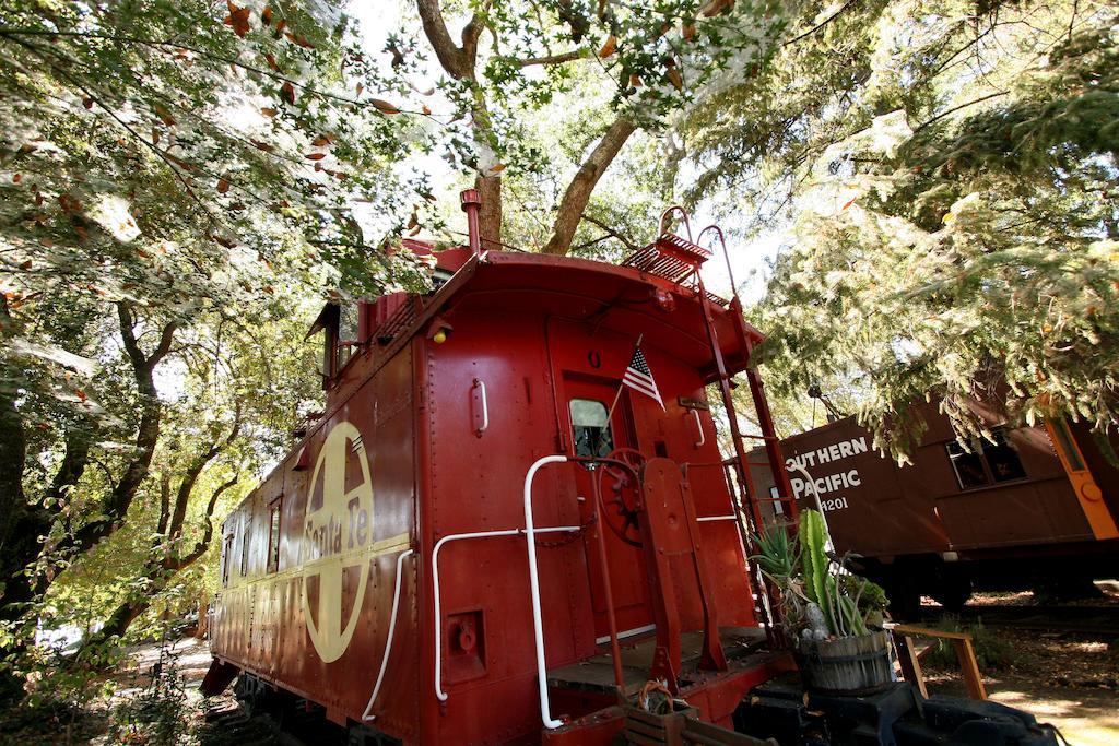 Featherbed Railroad Upper Lake Exterior photo