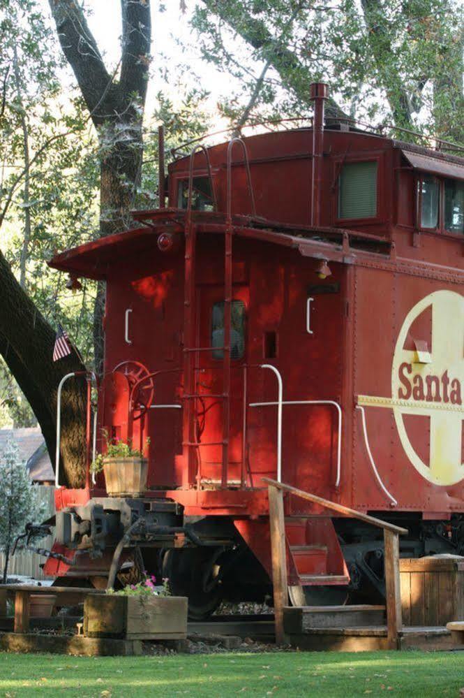 Featherbed Railroad Upper Lake Exterior photo